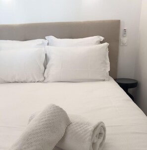 1 dormitori, planxa i posts de planxar i wifi