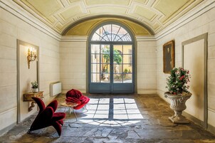 Kawasan tempat duduk lobi