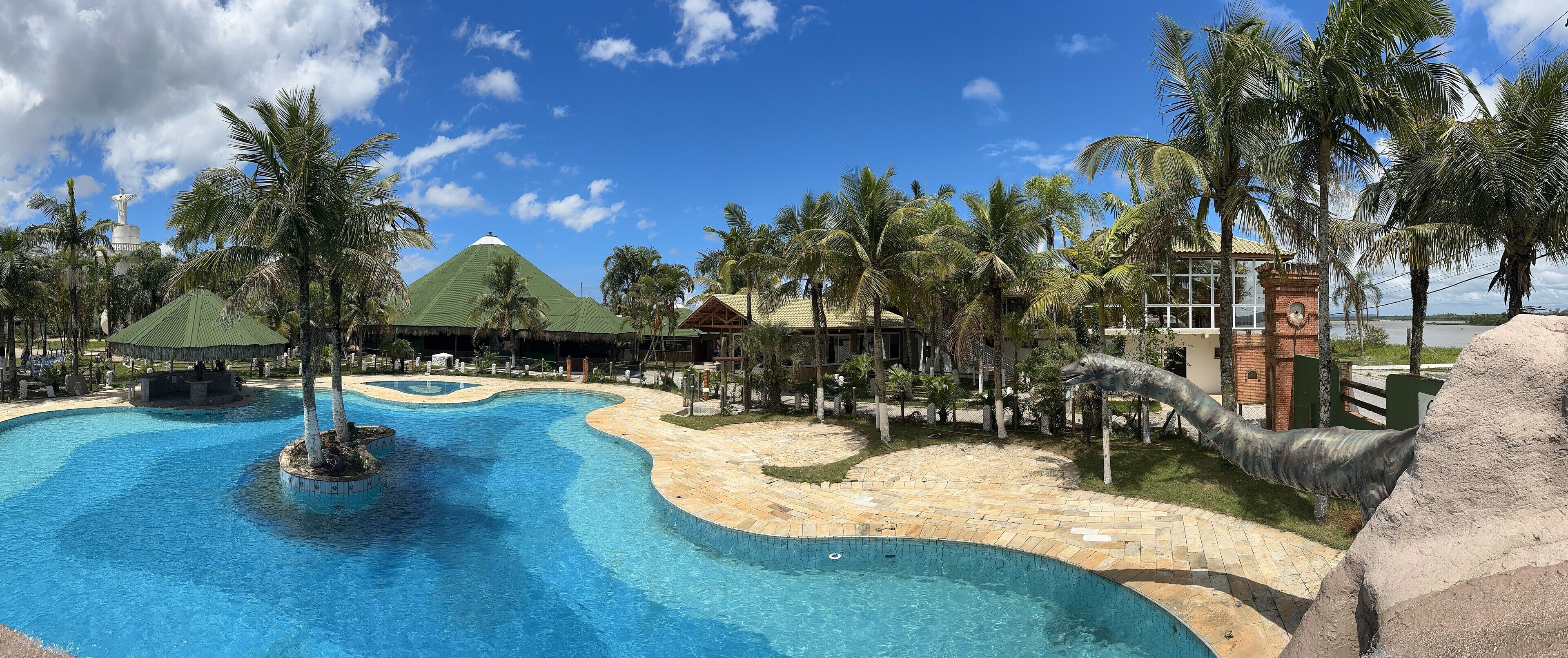 2 outdoor pools
