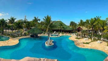 2 kolam renang terbuka