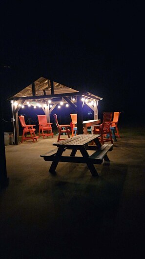 Outdoor dining - A lot of Outdoor Entertaining Space at Crystal Beach. (Bolivar Peninsula)