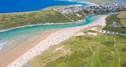 Captain Jack's Retreat. Nr Newquay, Padstow, Eden. Sleeps up to 8 People 4 bdrm