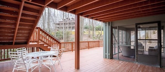 Peaceful & Spacious Mtn Getaway, 15 min from App
