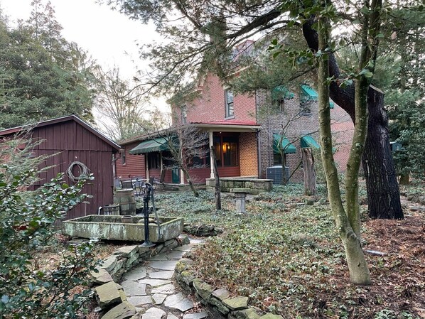 Exterior - Welcome to Watson's Woodland Manor-a charming 1825 historic home nestled in the heart of Deer Creek Winery. This spacious retreat sleeps up to 12 guests, making it perfect for families, friend groups, wedding parties, or reunions.<br><br>    3 bedroo (Uniontown)