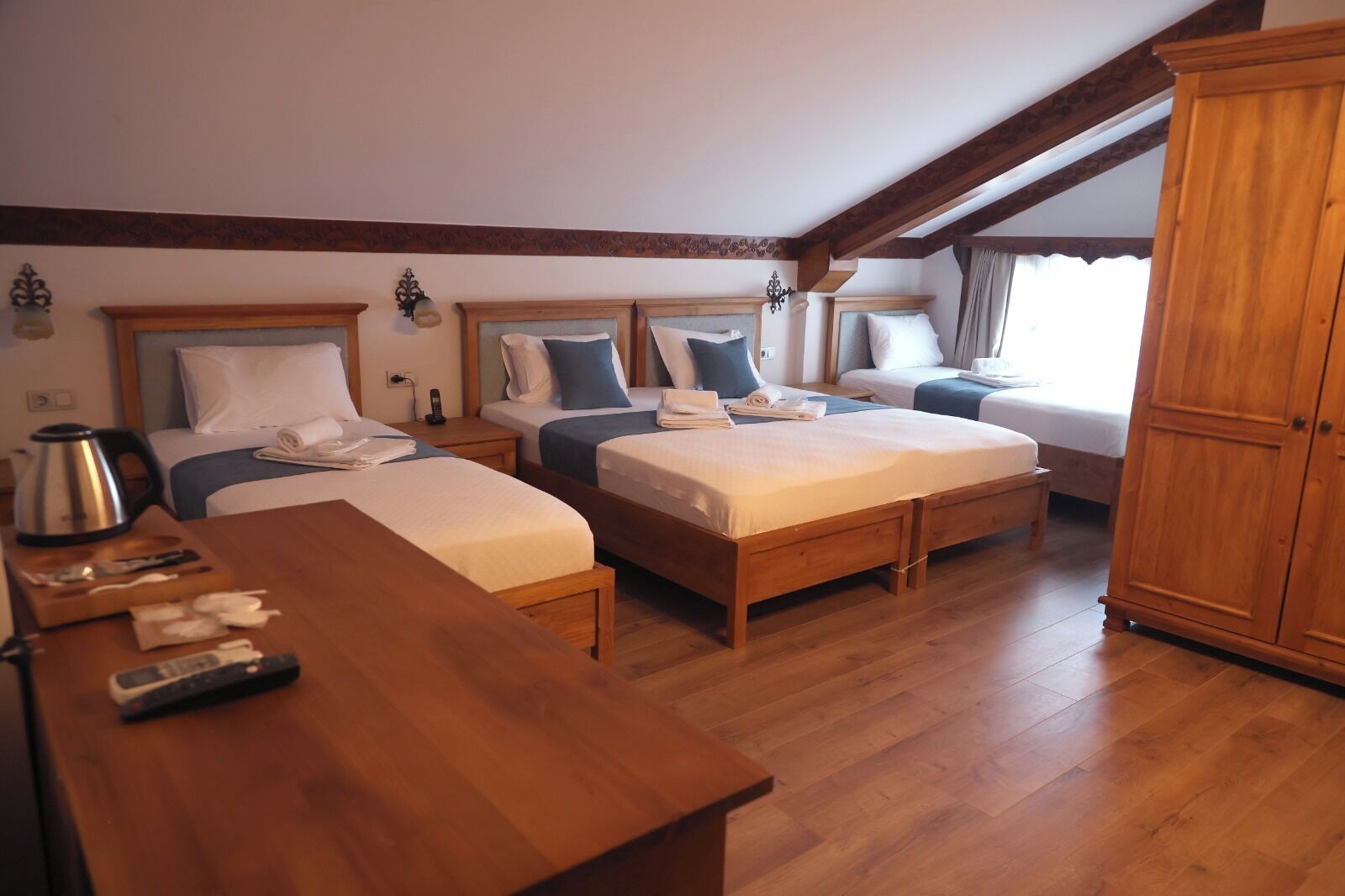 Comfort Quadruple Room | Tempur-Pedic beds, individually decorated, individually furnished, desk