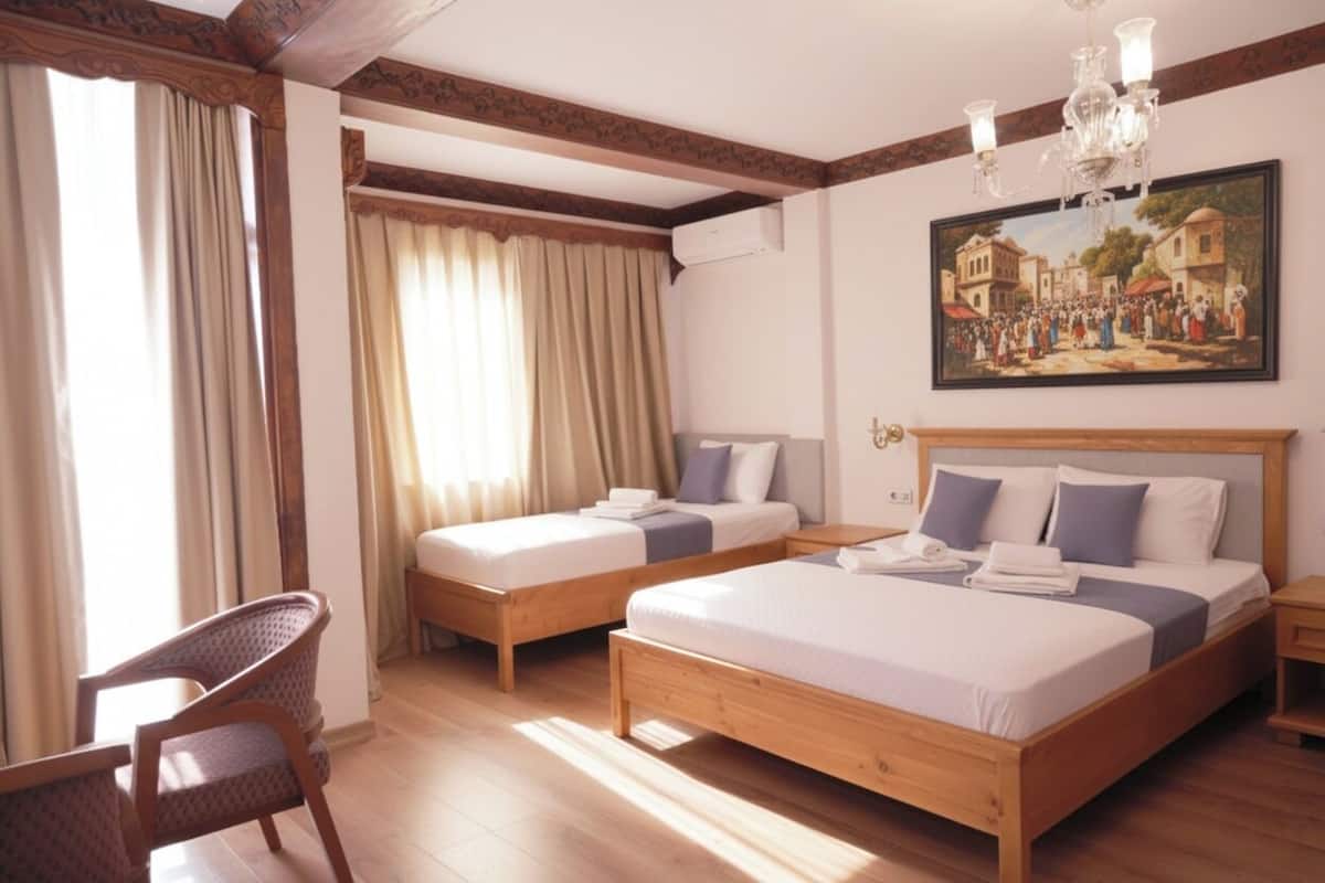 Habitación triple Confort | Colchones Tempur-Pedic, decoración individual, mobiliario individual