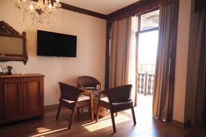 Twin Room, Balcony | Living area