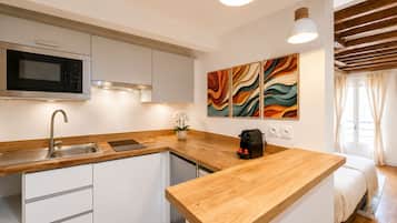 Studio, vue cour intérieure | Cuisine privée