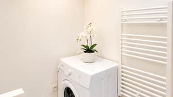 Studio, Courtyard View | Bathroom