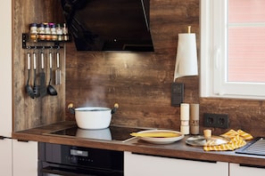 Fridge, microwave, oven, stovetop