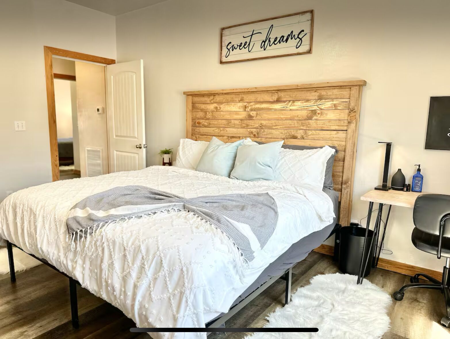 3 bedrooms, desk, iron/ironing board, travel crib