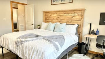 3 bedrooms, desk, iron/ironing board, travel crib