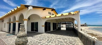 Beachfront Private 3-Bedroom House in Beautiful Punta Chivato with AC & Starlink