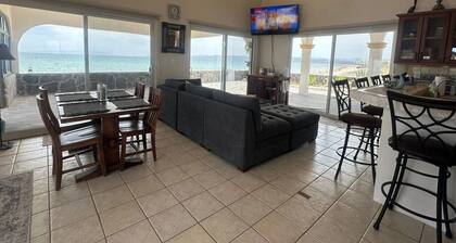 Beachfront Private 3-Bedroom House in Beautiful Punta Chivato with AC & Starlink