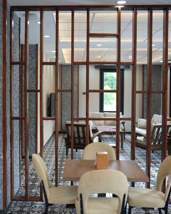 المنشأة من الداخل