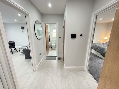 1 bedroom, desk, iron/ironing board, WiFi. Newly Built Spacious 1 Bedroom Apartment