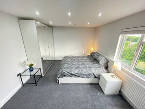 1 Schlafzimmer, Schreibtisch, Bügeleisen/Bügelbrett, WLAN