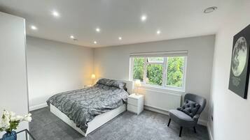 1 habitación, tabla de planchar con plancha, wifi y ropa de cama