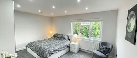 1 bedroom, desk, iron/ironing board, WiFi