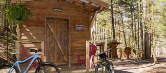 Cozy TRAIL's END tiny house style cabin at Mulberry Gap with AC, WiFi