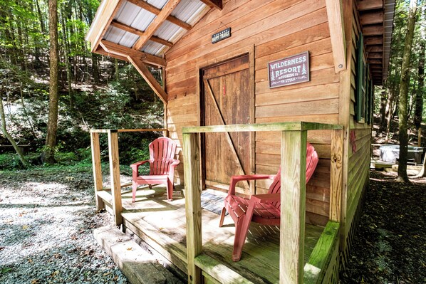 Terrace/patio - Cozy TRAIL's END tiny house style cabin at Mulberry Gap with AC, WiFi (Ellijay)