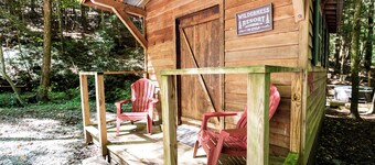 Cozy TRAIL's END tiny house style cabin at Mulberry Gap with AC, WiFi