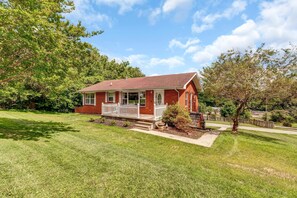 Exterior - Bearden Bungalow - 10 Min. to Downtown and West Knoxville (Knoxville)