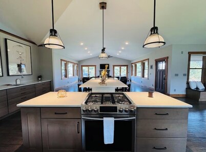 4 Acres Retreat at Lake Geneva.  Modern and Spacious - 5 Minutes to the Beach!