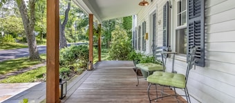 Beautiful 3-bedroom house in New Paltz with AC, WiFi, SunDeck & Close to ALL