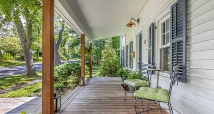 Beautiful 3-bedroom house in New Paltz with AC, WiFi, SunDeck & Close to ALL