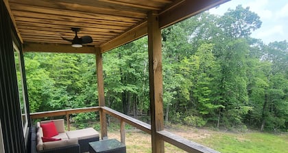 Peaceful chalet with AC in charming Stuart in Bull mountain near Philpott Lake