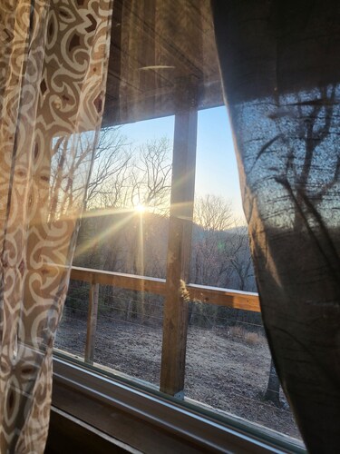 Peaceful chalet in charming Stuart in Bull mountain  near Philpott Lake


