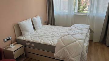 House | 1 bedroom, laptop workspace, iron/ironing board, bed sheets