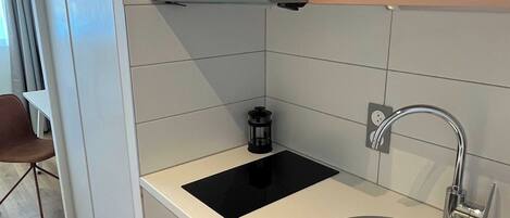 Maison | Cuisine privée | Réfrigérateur, four à micro-ondes, surface de cuisson, cafetiÚre-théiÚre