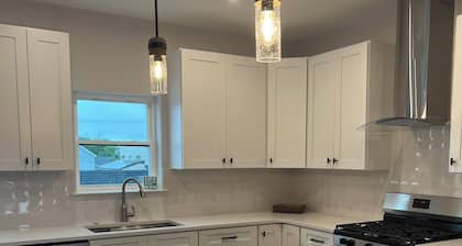 Spacious 4-bedroom townhome in fantastic Wildwood with AC, WiFi
