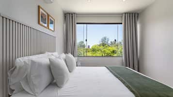 Apartamento luxo | Cortinas blackout, ferros/tábuas de passar roupa, Wi-Fi de cortesia