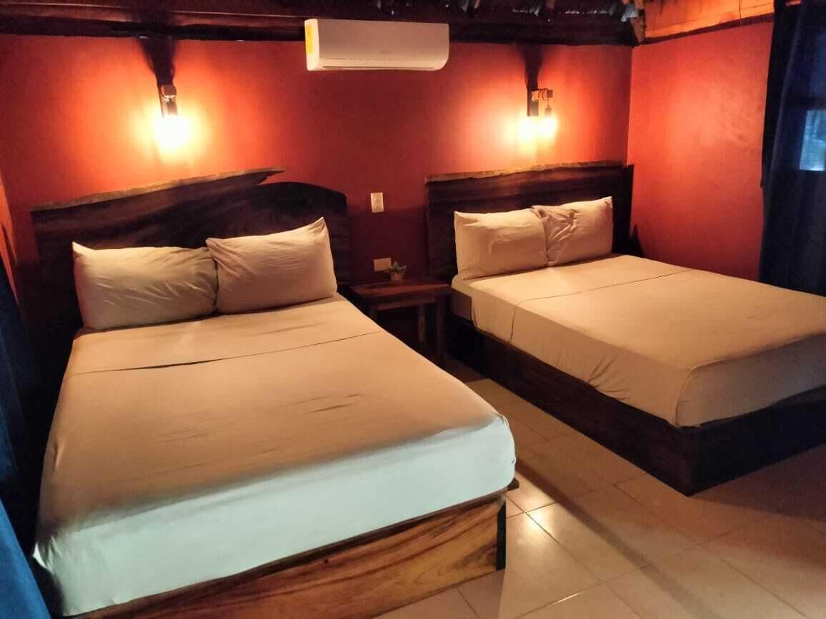 Familien-Ferienhütte, Balkon, Gartenblick | Laptopgeeigneter Arbeitsplatz, kostenloses WLAN, Bettwäsche