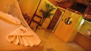 Comfort Cabin, Balcony, Garden View | Laptop workspace, free WiFi, bed sheets