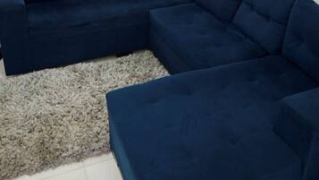 Comfort-Apartment, Küche, Poolblick | Allergikerbettwaren, Minibar, schallisolierte Zimmer