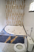 Superior Suite, 1 King Bed, Balcony, City View | Bathroom