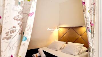 Iron/ironing board, free WiFi, bed sheets