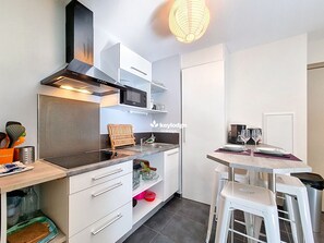 Fridge, microwave, oven, coffee/tea maker