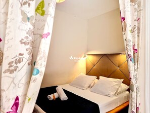 Iron/ironing board, free WiFi, bed sheets