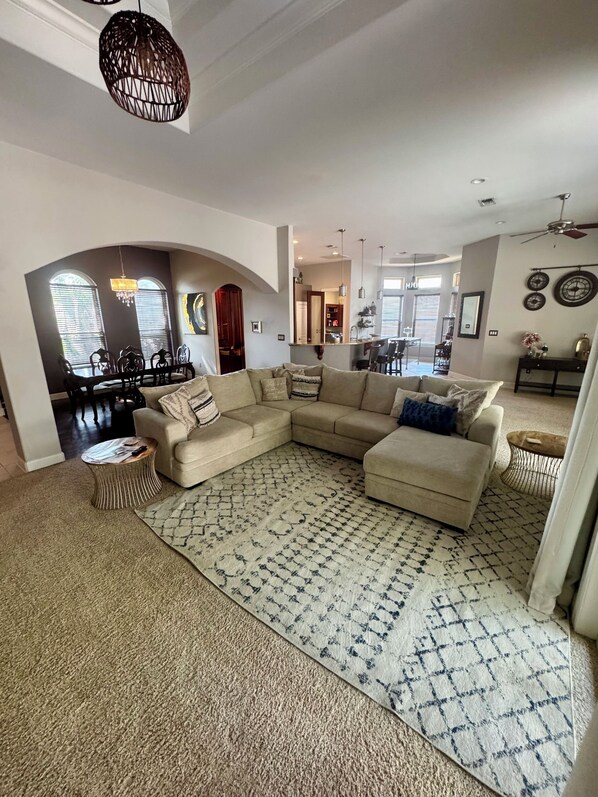 Smart TV, fireplace