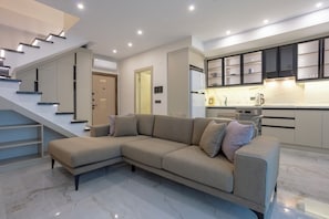 Laptop workspace, free cots/infant beds, free WiFi, bed sheets