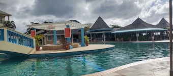 Bay Gardens Beach Resort & Spa-Pool View-1BR Villa