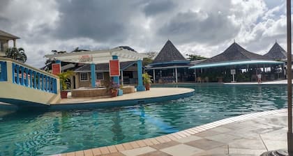 Bay Gardens Beach Resort & Spa-Pool View-1BR Villa