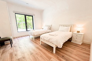 5 habitaciones, tabla de planchar con plancha y wifi gratis 