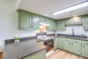 Fridge, microwave, stovetop, dishwasher