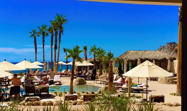 Pool - Ocean Front, Master Suite, Sleeps 4, Walk to town & Marina. (Cabo San Lucas)